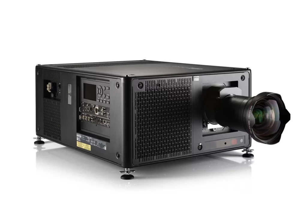 Projecteur laser Barco UDX haute luminosité pour grands espaces et événements.