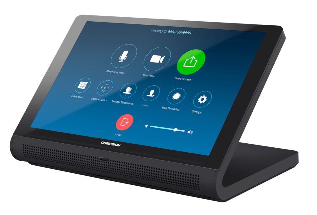 Écran tactile Crestron TSW-1070 installé dans une salle de réunion connectée pour le contrôle audio, vidéo et éclairage.