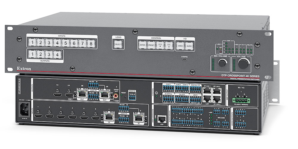 Matrice audiovisuelle Extron DTP CrossPoint 82 IPCP installée dans un rack pour la gestion vidéo, audio et contrôle IP d’une salle de réunion.