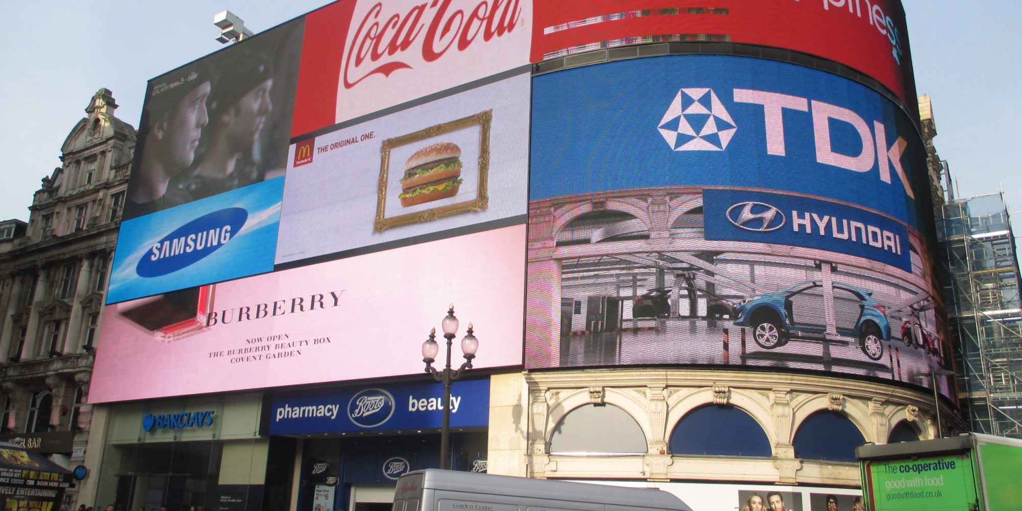 Mur LED flexible diffusant une publicité dynamique
